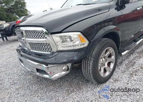 2018 Ram 1500 Laramie 4X4 5'7 Box z USA, uszkodzony, nr VIN 1C6RR7NTXJS213625